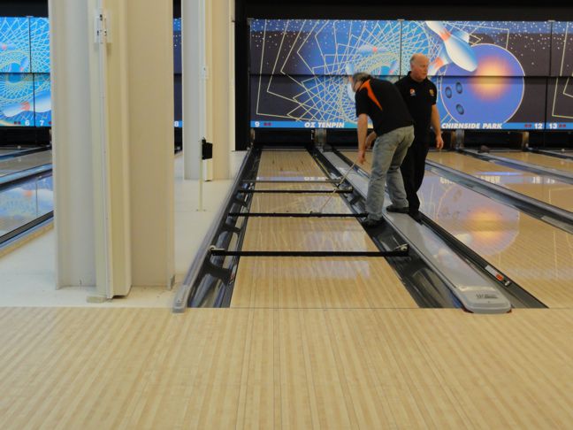 Photo - Melbourne Tenpin Cup 2011 taping the lanes